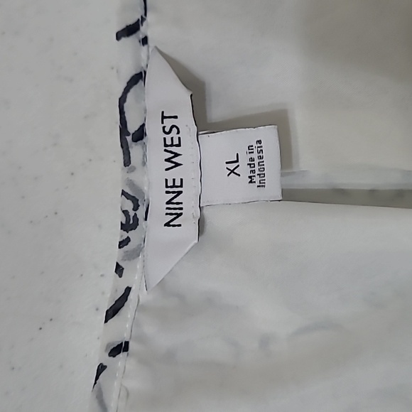 Nine West Black & White Abstract Polka-dot Pleated Blouse size XL - Picture 3 of 9